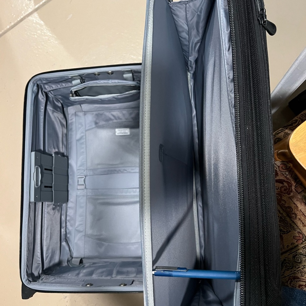 Briggs & Riley Sleek Black Suitcase - Picture 11 of 17